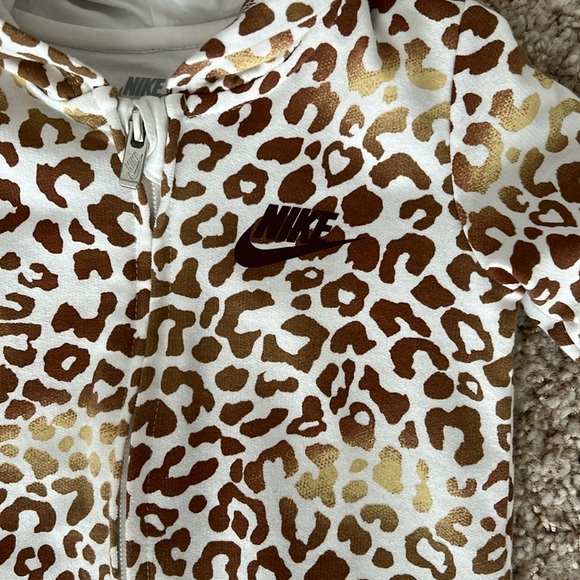 Nike Leopard Print Outfit - Picture 2 of 3